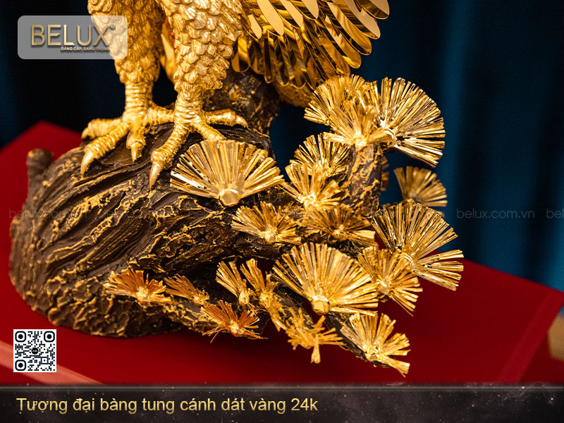 Tượng đại bàng tung cánh dát vàng 24K Mẫu 2